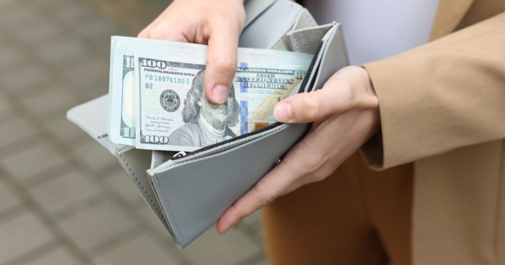 What Is Cash Stuffing? The Simple Way to Take Control of Your Spending 3 cash stuffing wallet